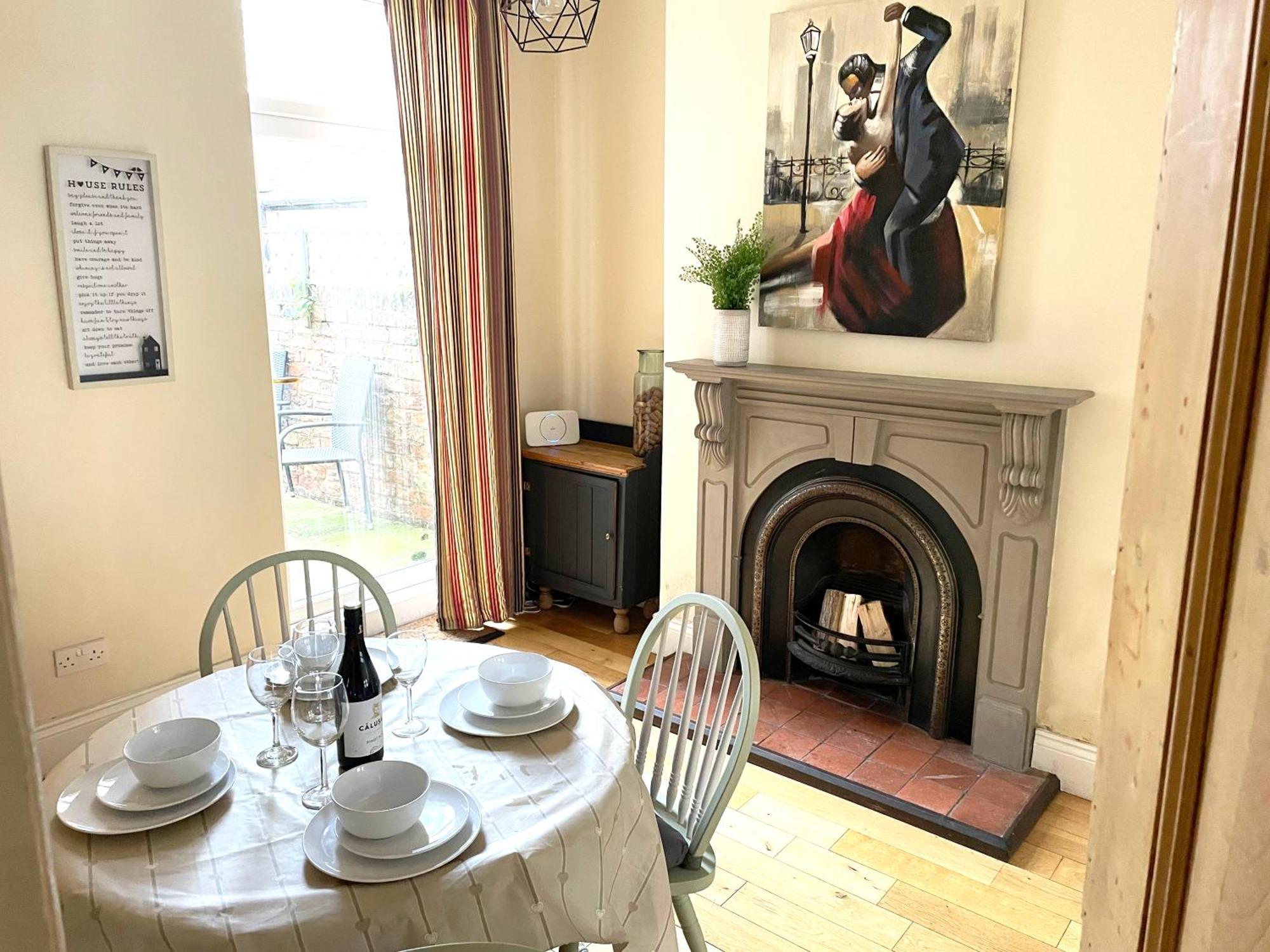 Riverside Lodge - Quaint Victorian Home By The River 约克 外观 照片